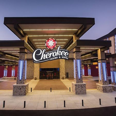 Cherokee Casino Hotel Roland Dış mekan fotoğraf
