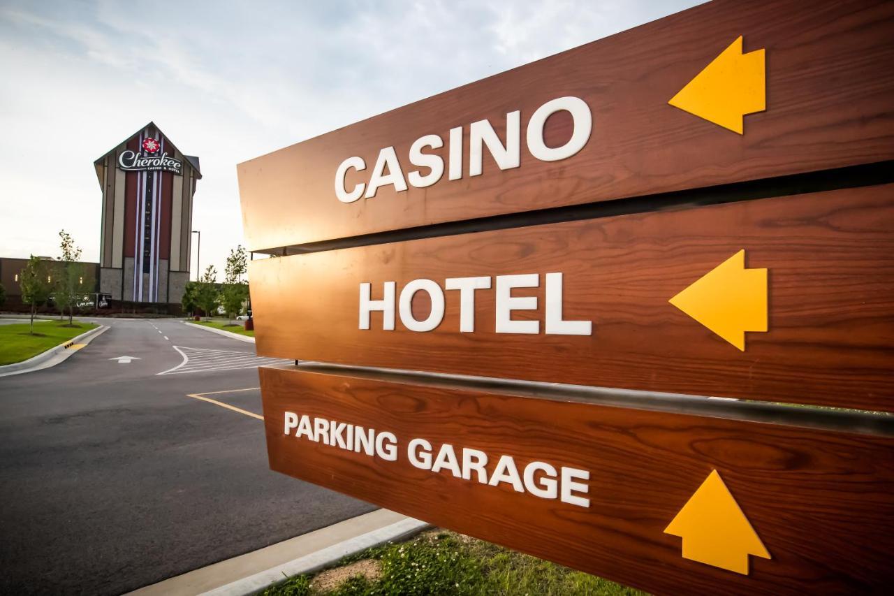 Cherokee Casino Hotel Roland Dış mekan fotoğraf