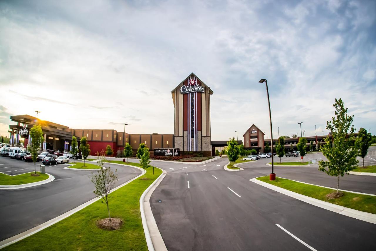 Cherokee Casino Hotel Roland Dış mekan fotoğraf