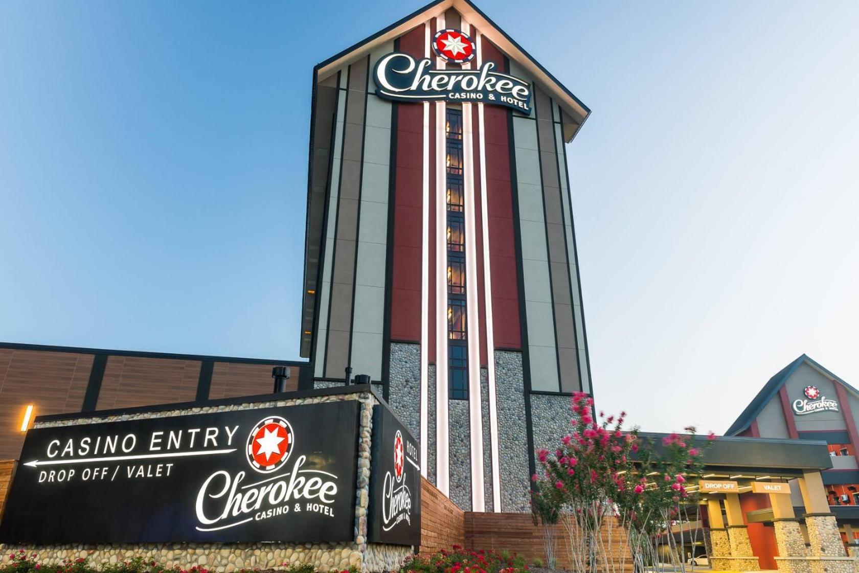 Cherokee Casino Hotel Roland Dış mekan fotoğraf