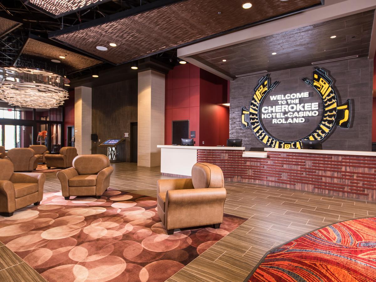 Cherokee Casino Hotel Roland Dış mekan fotoğraf